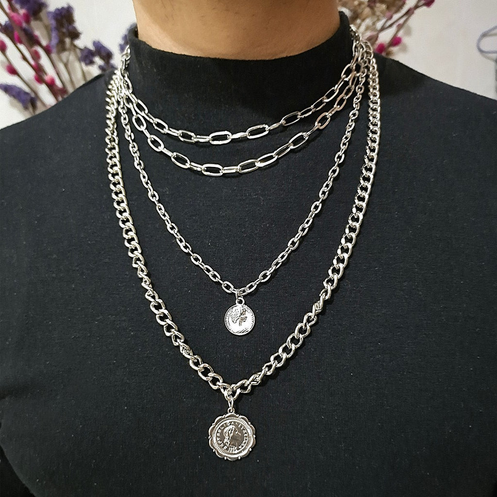 Queen Pendant Necklace